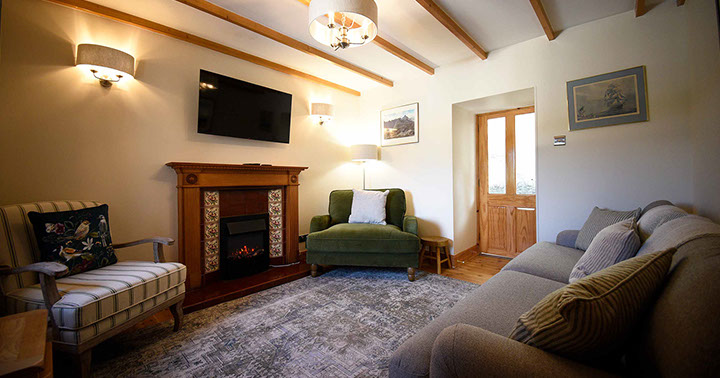 Caberfeidh Boat House contains a cosy living room with electric fireplace widescreen TV and comfortable seating