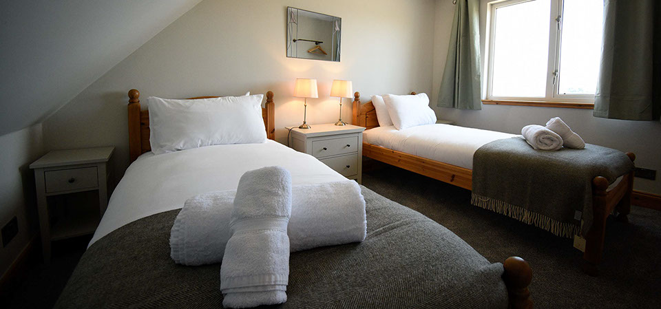 Our self catering accommodation cottage located near Portree contains twin beds with sea views