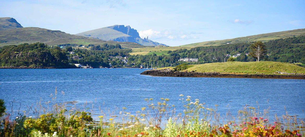 Caberfeidh Boat House looks on to amazing sea and mountain views of the Isle of Skye