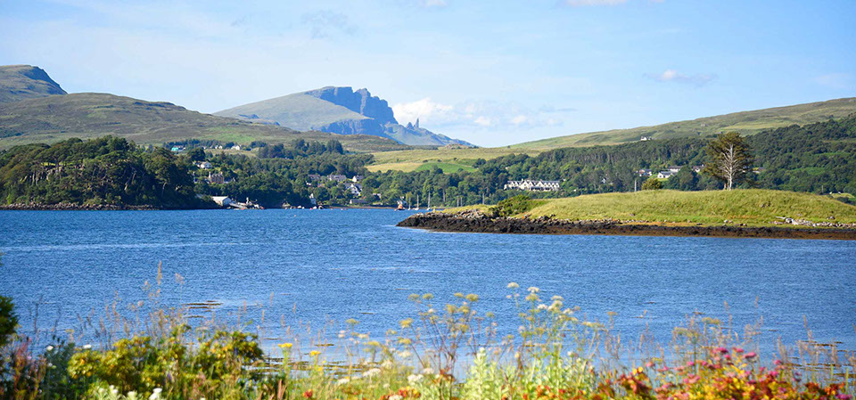 Caberfeidh Boat House looks on to amazing sea and mountain views of the Isle of Skye