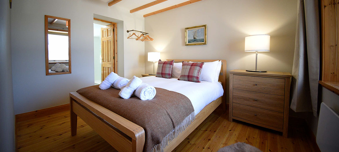 Caberfeidh Boat House self catering accommodation near Portree contains comfortable beds with sea views