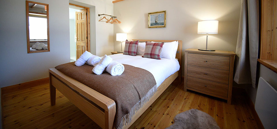 Caberfeidh Boat House self catering accommodation with sea views of Portree Bay and comfortable double beds