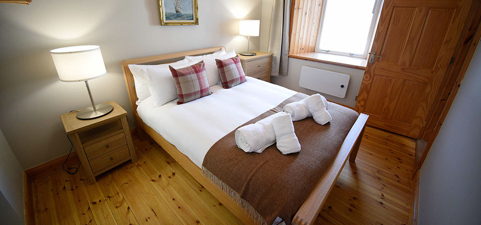 Caberfeidh Boat House is a self catering accommodation cottage containing a comfortable double bed