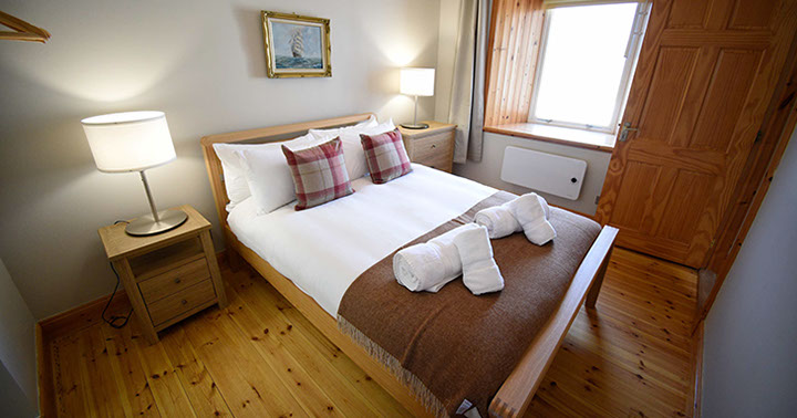 Caberfeidh Boat House is a self catering accommodation cottage containing a comfortable double bed