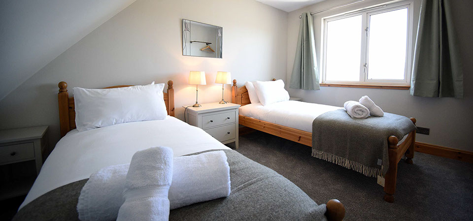 Caberfeidh Boat House contains a comfortable twin room with all bedding and linen provided