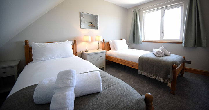 Caberfeidh Boat House contains a comfortable twin room with all bedding and linen provided