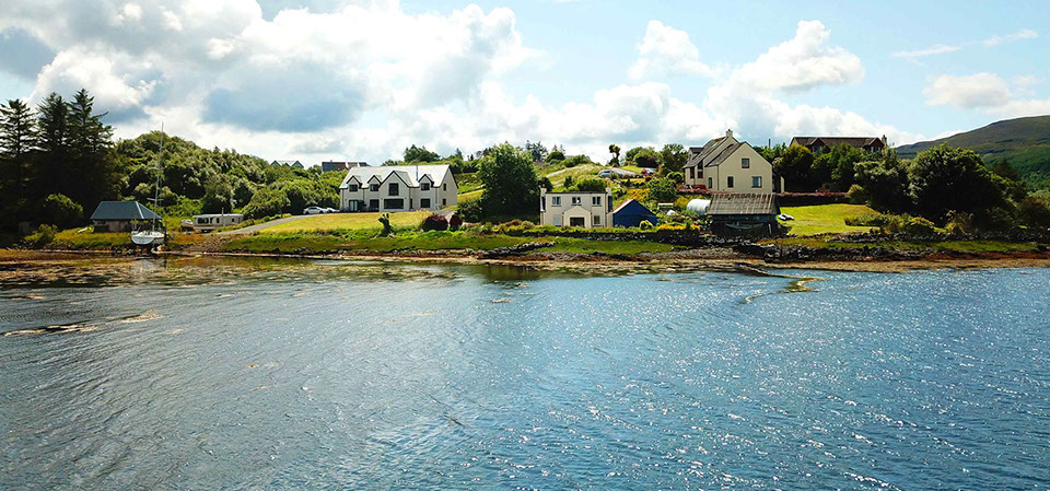 Caberfeidh Boat House offers amazing sea and mountain views located near Portree self catering accomodation cottage