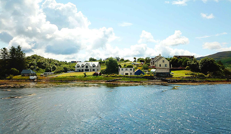 Caberfeidh Boat House offers amazing sea and mountain views located near Portree self catering accomodation cottage