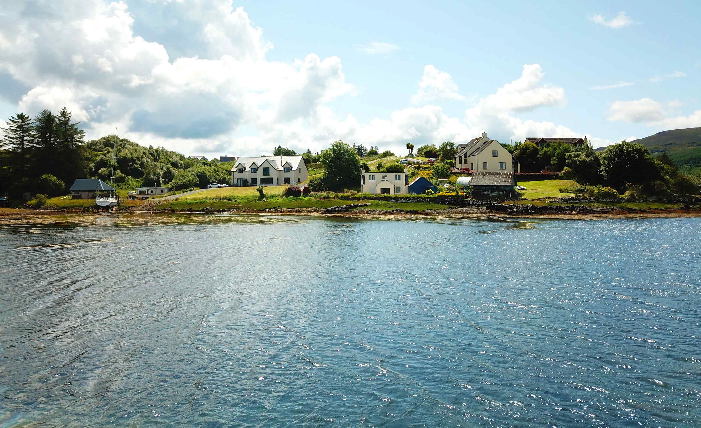 Thistle Dubh Dandy is a self catering accommodation in Portree with open plan design and modern facilities